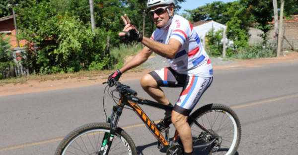 Abuelito ciclista le hace 6-0 a péndex