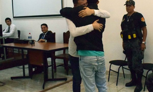 Padre e hijo se reconcilian tras juicio oral por violencia familiar