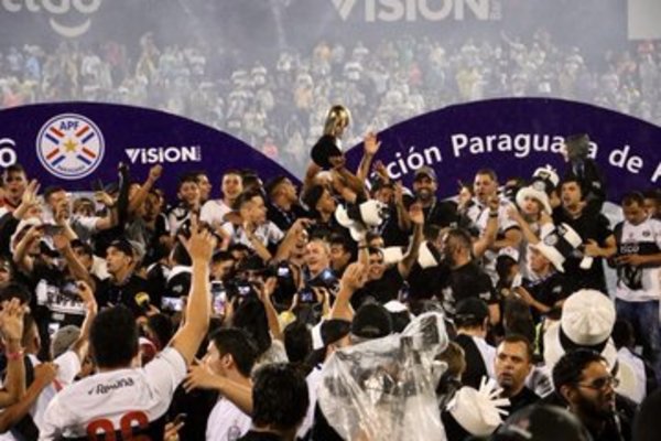 Olimpia iguala ante Guaraní y celebra su tetracampeonato » Ñanduti