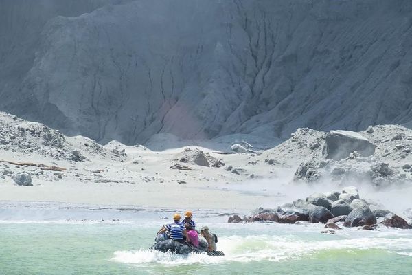 Al menos cinco muertos tras erupción del volcán neozelandés Whakaari - Mundo - ABC Color