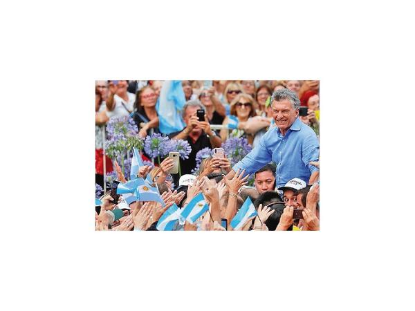 En su despedida Macri pide cuidar que “no roben” el país