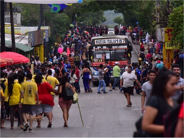 Largas horas de espera para salir de Caacupé