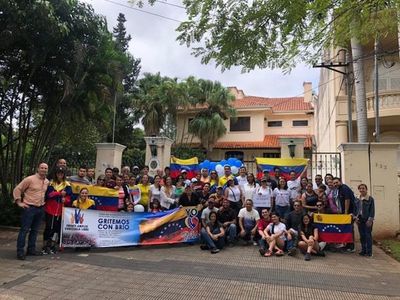 Más de 1.000 venezolanos recibieron residencias regulares
