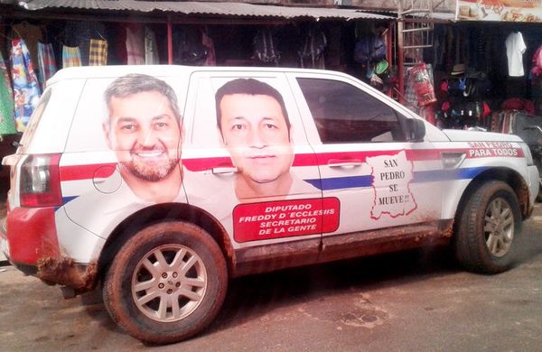 Reaparecen vehículos con fotos de Abdo y D’Ecclesiis - Política - ABC Color