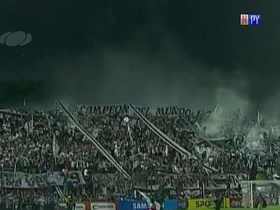 Cuatro hinchas de Olimpia en estado grave tras caída de vallado