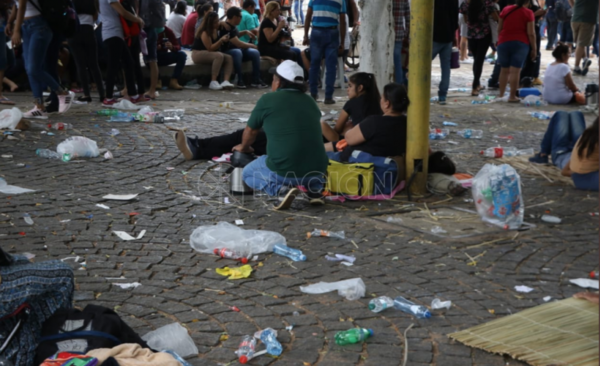 HOY / Peregrinos dejaron 850 toneladas de basura en Caacupé