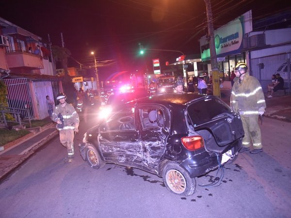 Choque entre vehículos deja 5 heridos en Fernando de la Mora