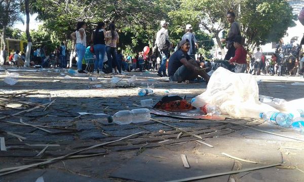 La otra cara tras festividades: Toneladas de basura e inconsciencia dejaron peregrinos de Caacupé