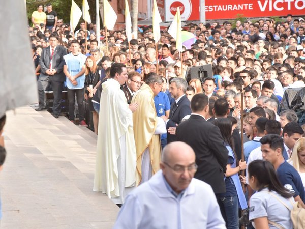 Mario Abdo acepta las fuertes críticas realizadas en Caacupé