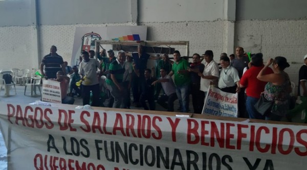 Municipalidad de Lambaré: Prosigue la huelga de funcionarios