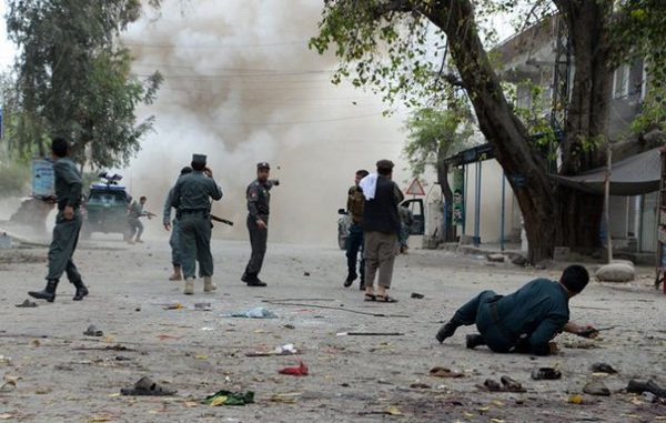 Mueren cerca de 20 policías y militares en dos atentados en el sur de Afganistán | .::Agencia IP::.