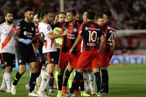 Óscar y Ángel 'tumban' a River en el Monumental