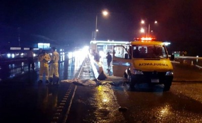 Muere arrollada tras caer frente a un colectivo