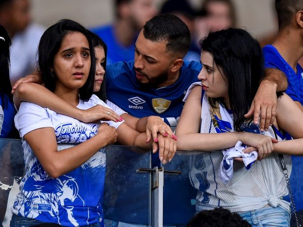 Cruzeiro cae a Segunda División el día que el campeón Flamengo es humillado