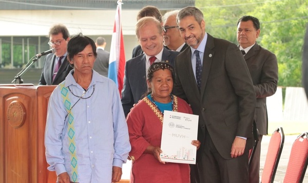 Gobierno entrega 700 subsidios para construcción de viviendas