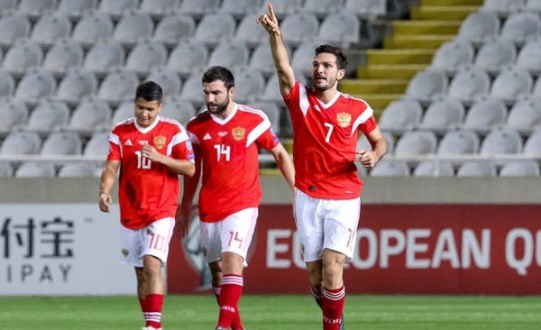 HOY / Rusia acogerá Eurocopa y final de "Champions" pese a sanción, según Moscú