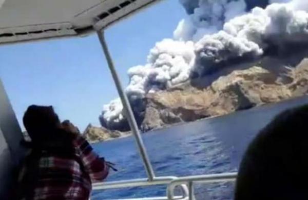 Turistas escapan minutos antes de la violenta erupción de un volcán en Nueva Zelanda - SNT