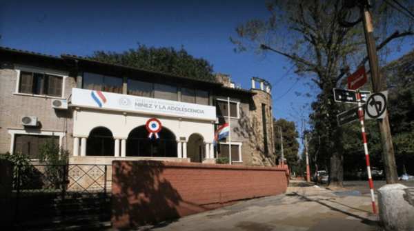 Funcionarios del Ministerio de la Niñez van a huelga, disconformes con recorte presupuestario - ADN Paraguayo