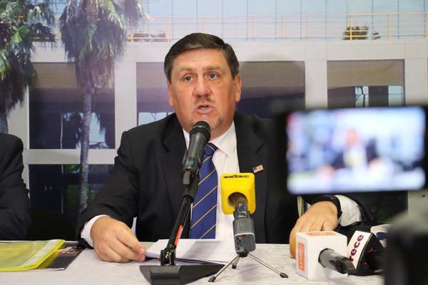 Senado remata 21 vehículos que “por la pinta” no eran necesarios, pues no comprarán otros nuevos - ADN Paraguayo