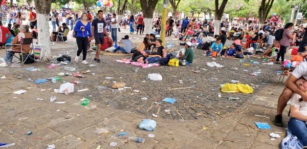Feligreses dejaron 850 toneladas de basura en Caacupé » Ñanduti