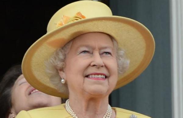 La reina Isabel II siempre exige cubitos de hielo redondos y esta es la razón - SNT