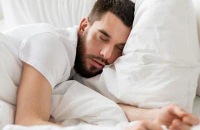 Esta es la razón por la que no te caes de la cama al dormir - SNT