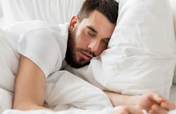 Esta es la razón por la que no te caes de la cama al dormir - SNT