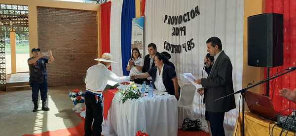 Capacitan a cerca de 90 adolescentes en oficios de mandos medios - ADN Paraguayo
