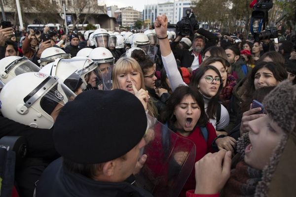 Acusan de ofensas a feministas turcas, por cantar “Un violador en tu camino” - Mundo - ABC Color