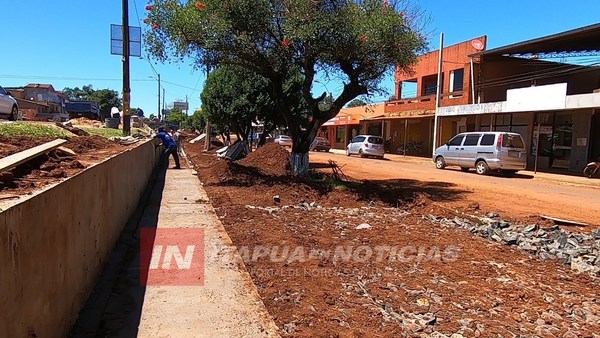 TRP.: OBRA DE ESTACIONAMIENTO BUSCA ORDENAR EL TRÁNSITO EN LAS COLECTORAS