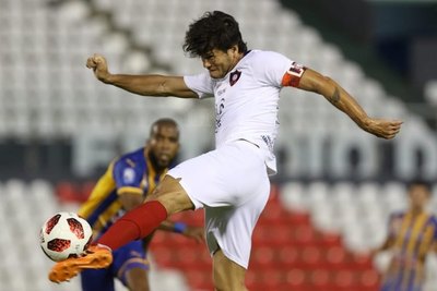 Cerro gana solo para cumplir ante un pobre Luqueño