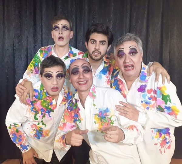 Sube una comedia en la Manzana