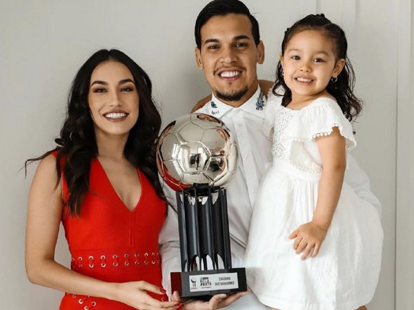 Gómez es distinguido con la Bola de Plata