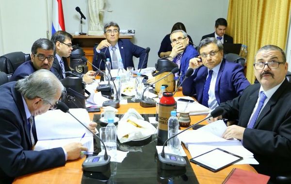 Consejeros “mudos” pagarán G. 200 millones - Judiciales y Policiales - ABC Color