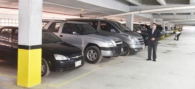 Llano remata autos y niega compra de otros - Política - ABC Color