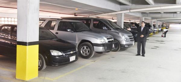 Llano remata autos y niega compra de otros - Política - ABC Color