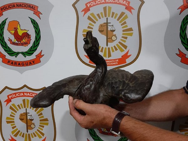 Policía recupera antigua escultura robada de la Plaza Constitución