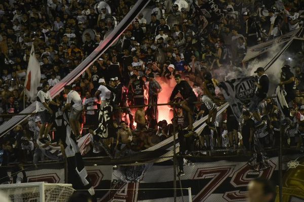 Reportan mejoría de hinchas heridos - Nacionales - ABC Color