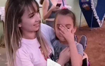 Una pequeña vio por primera vez a Marilina y no pudo contener la emoción