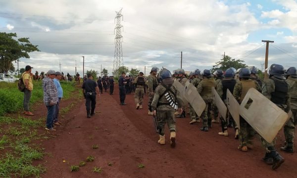 Desalojan a unas 60 familias en el km 11 de CDE