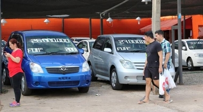 HOY / Otro jaque a los autos ‘chileré’: plantean verificar los vehículos antes del despacho