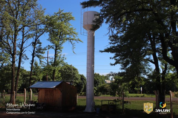 SAN JUAN DEL PNÁ: COMUNA ENTREGA TANQUE DE AGUA A COLEGIO EMILIO PEREIRA