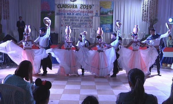Alumnos de Escuela Municipal de Artes cierran ciclo con presentaciones artísticas