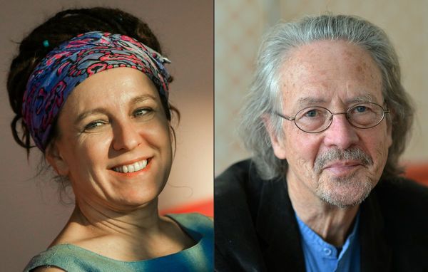 Handke recibe el Nobel de Literatura en Estocolmo, en medio de una gran polémica