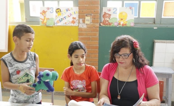 HOY / “Cuentos de Navidad” llegó a pacientes del aula hospitalaria