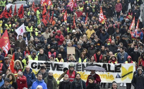 ″¡No cederemos!”, advierten manifestantes en marcha en París