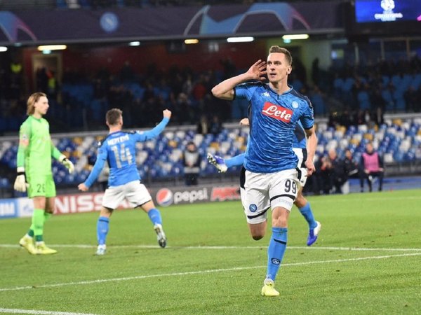 Napoli se mete a octavos como segundo clasificado