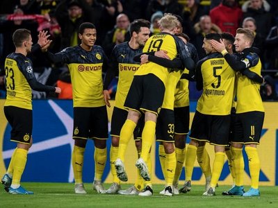El Dortmund sufre pero gana y logra el pase a octavos