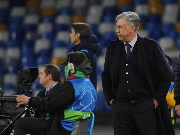 Napoli destituye a Ancelotti