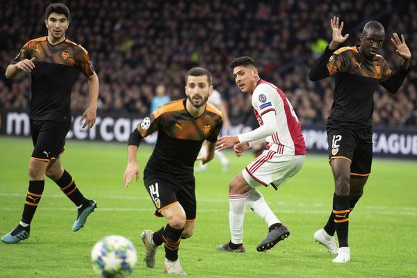 El Valencia logra la hazaña y pasa a octavos - Fútbol - ABC Color
